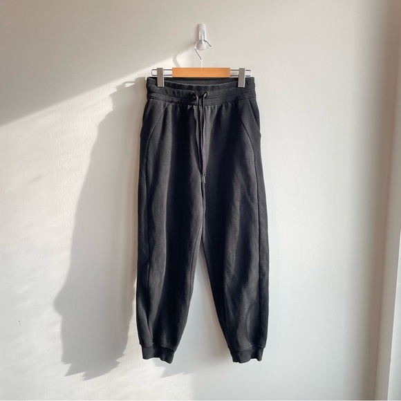Lululemon Scuba Relaxed High-Rise Jogger
Black Size 4 - Picture 5 of 13